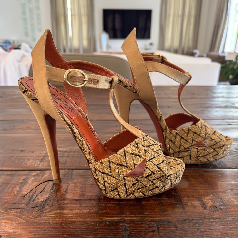 Missoni gold & black satin/knit textile T strap platform stilettos. Size 38. EUC
